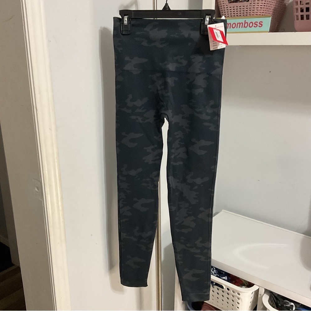 SPANX Blue Camo Cropped Leggings Size M